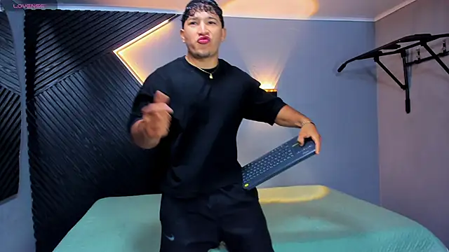 Horny nick18 online show from 03-25-26, 12:37