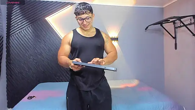 Horny nick18 online show from 03-12-26, 12:42