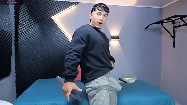 Horny nick18 online show from 03-19-26, 11:54