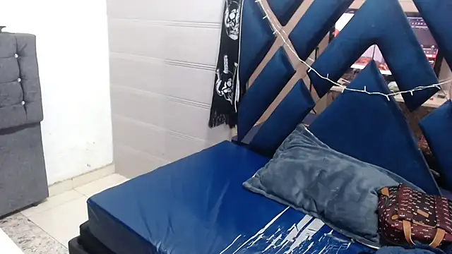 katalinathxandbritney1 online show from 01-15-26, 02:04