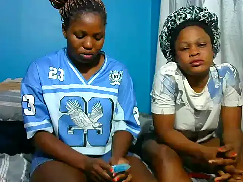 SweetHoney21  online show from 11-09-25, 08:24