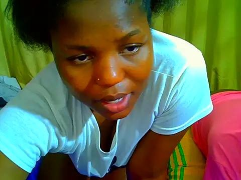 Snapshot of SweetHoney21_ chatting on 05-31-26, 06:09 SweetHoney21 online show from 05-31-26, 06:09