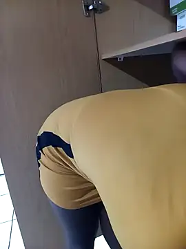 SweetHoney21  online show from 02-12-26, 01:44