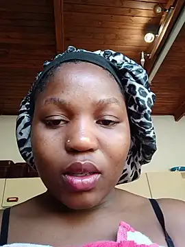 Snapshot of SweetHoney21_ chatting on 07-01-26, 12:38 SweetHoney21 online show from 07-01-26, 12:38