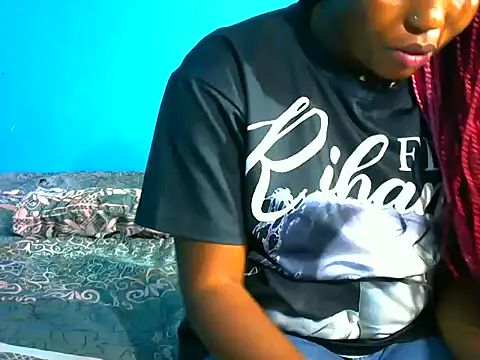 SweetHoney21  online show from 12-20-25, 07:50