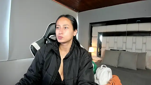 Adhara7 online show from 10-28-25, 07:24