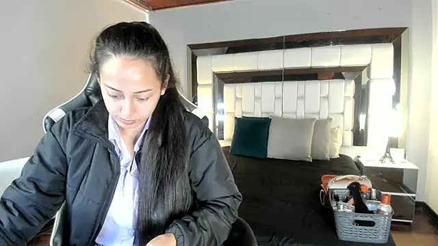 Snapshot of Adhara7 chatting on 10-21-25, 06:29 Adhara7 online show from 10-21-25, 06:29