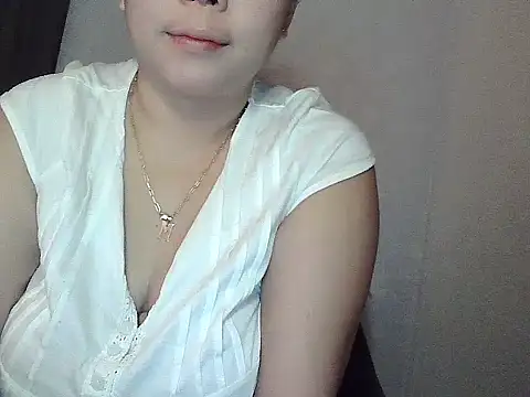 Snapshot of mimi15 chatting on 08-05-26, 11:21 mimi15 online show from 08-05-26, 11:21