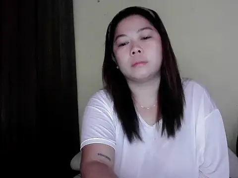 Snapshot of mimi15 chatting on 05-10-26, 11:17 mimi15 online show from 05-10-26, 11:17