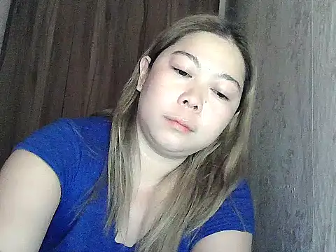 Snapshot of mimi15 chatting on 06-18-26, 08:13 mimi15 online show from 06-18-26, 08:13