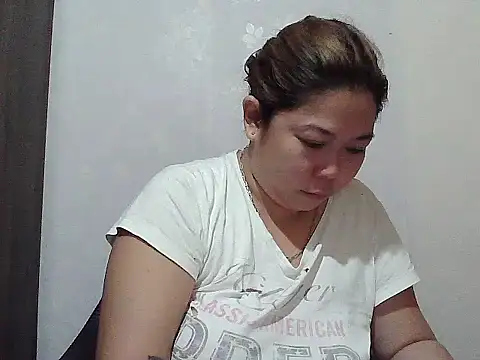 Snapshot of mimi15 chatting on 08-03-26, 10:58 mimi15 online show from 08-03-26, 10:58