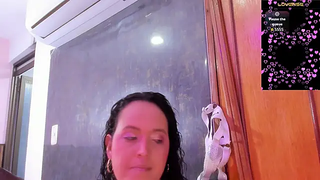 Snapshot of dalia_roses chatting on 05-22-26, 11:58 dalia roses online show from 05-22-26, 11:58