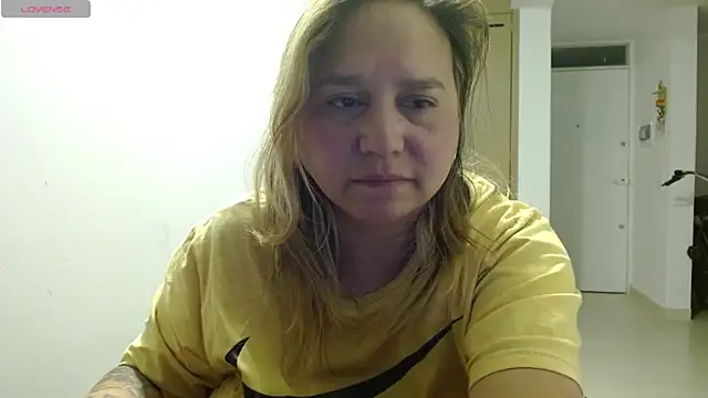 Snapshot of haashkyo chatting on 05-12-26, 03:25 haashkyo online show from 05-12-26, 03:25