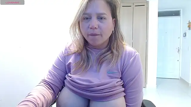 Snapshot of haashkyo chatting on 06-27-26, 03:40 haashkyo online show from 06-27-26, 03:40
