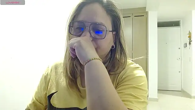 Snapshot of haashkyo chatting on 06-04-26, 03:00 haashkyo online show from 06-04-26, 03:00