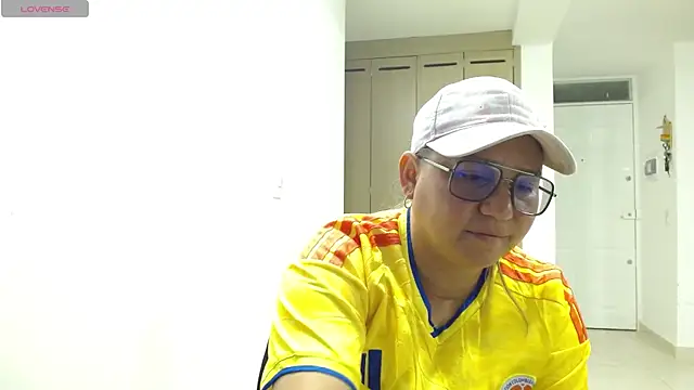 Snapshot of haashkyo chatting on 06-18-26, 05:17 haashkyo online show from 06-18-26, 05:17