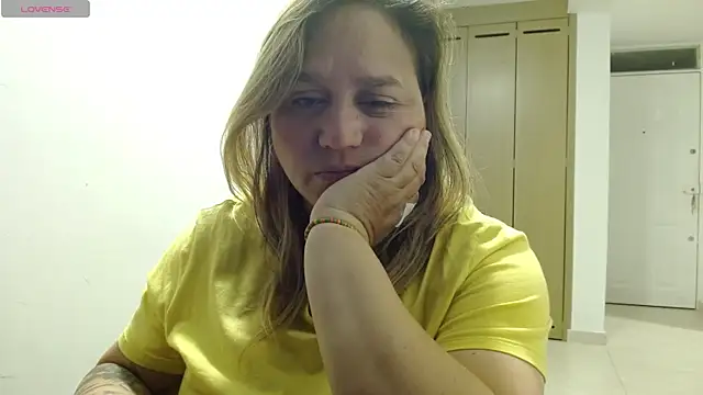 Snapshot of haashkyo chatting on 06-27-26, 04:40 haashkyo online show from 06-27-26, 04:40