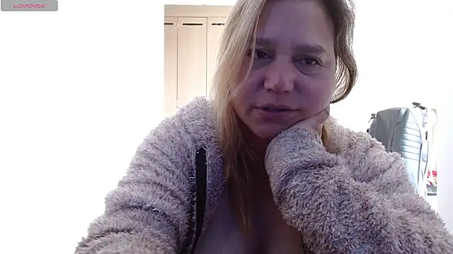 Snapshot of haashkyo chatting on 04-25-26, 01:41 haashkyo online show from 04-25-26, 01:41
