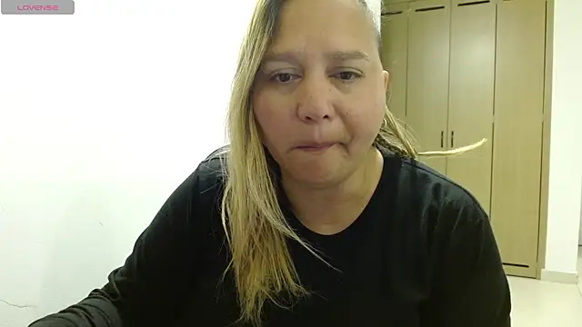 Snapshot of haashkyo chatting on 07-27-26, 06:20 haashkyo online show from 07-27-26, 06:20