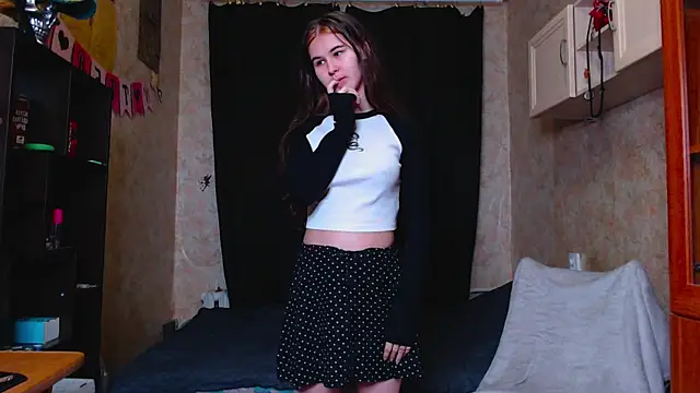 litle owl online show from 09-21-25, 06:02