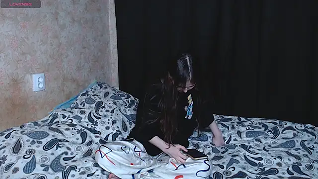 litle owl online show from 10-05-25, 03:25