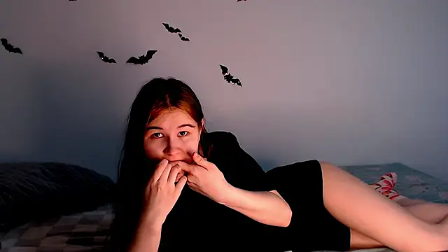 litle owl online show from 10-23-25, 03:43