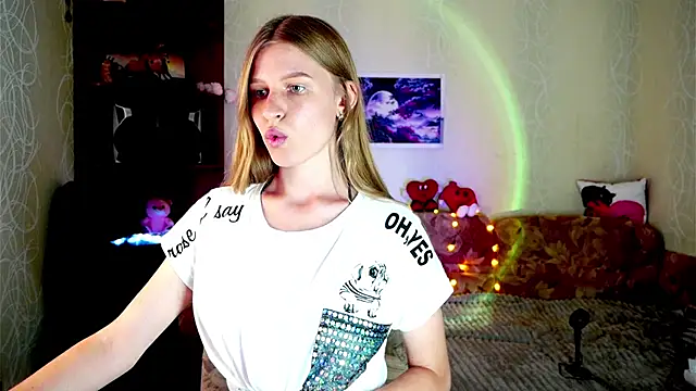 Snapshot of Luntryy chatting on 09-11-25, 09:20 Luntryy online show from 09-11-25, 09:20