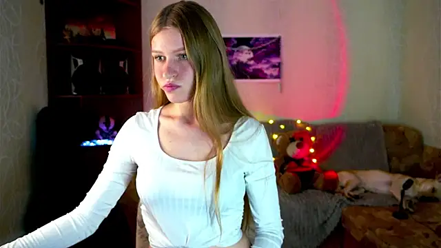 Snapshot of Luntryy chatting on 10-28-25, 09:52 Luntryy online show from 10-28-25, 09:52