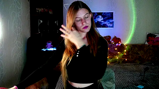 Snapshot of Luntryy chatting on 11-26-25, 09:31 Luntryy online show from 11-26-25, 09:31