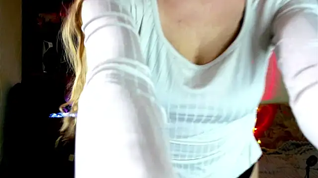 Snapshot of Luntryy chatting on 10-29-25, 07:51 Luntryy online show from 10-29-25, 07:51