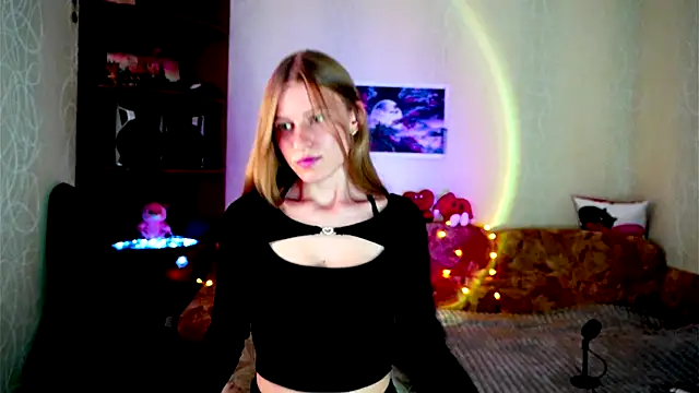 Snapshot of Luntryy chatting on 10-03-25, 10:28 Luntryy online show from 10-03-25, 10:28