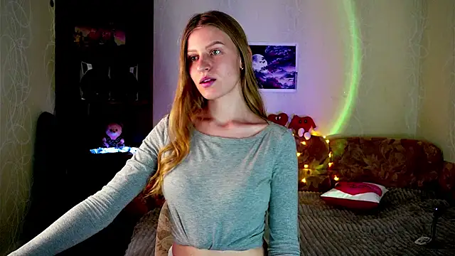 Snapshot of Luntryy chatting on 11-04-25, 10:19 Luntryy online show from 11-04-25, 10:19