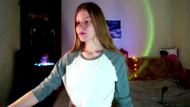 Snapshot of Luntryy chatting on 11-18-25, 08:06 Luntryy online show from 11-18-25, 08:06