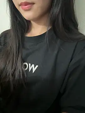 Snapshot of Desi_sara chatting on 10-24-25, 03:38 Desi sara online show from 10-24-25, 03:38