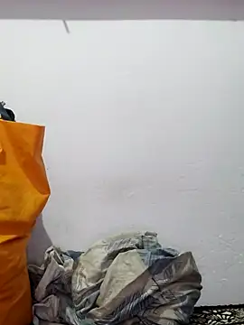 Snapshot of poojam93 chatting on 10-28-25, 03:51 poojam93 online show from 10-28-25, 03:51