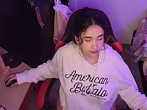 ChloeSnoww online show from 10-02-25, 03:32