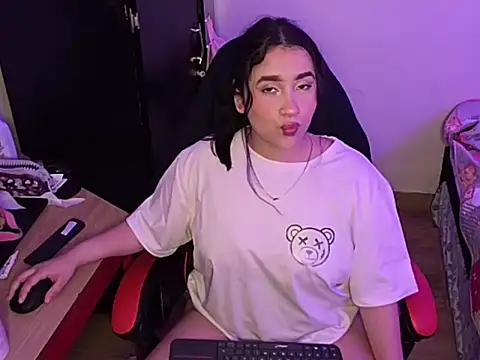 ChloeSnoww online show from 09-27-25, 03:23