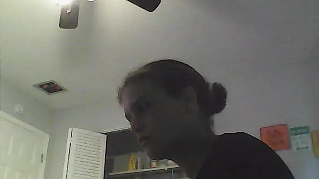 Snapshot of sarahkat86 chatting on 05-19-26, 09:33 sarahkat86 online show from 05-19-26, 09:33
