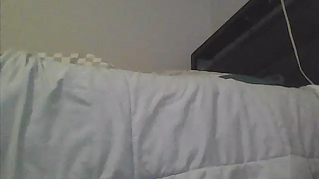 Snapshot of sarahkat86 chatting on 04-20-26, 11:50 sarahkat86 online show from 04-20-26, 11:50