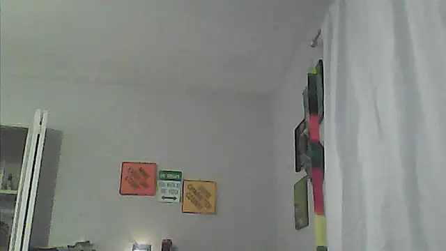 Snapshot of sarahkat86 chatting on 05-19-26, 01:56 sarahkat86 online show from 05-19-26, 01:56