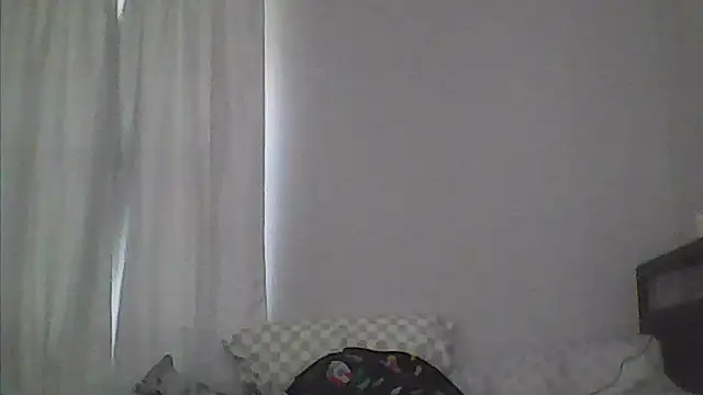 Snapshot of sarahkat86 chatting on 05-04-26, 12:19 sarahkat86 online show from 05-04-26, 12:19