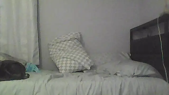 sarahkat86 online show from 04-13-26, 11:53