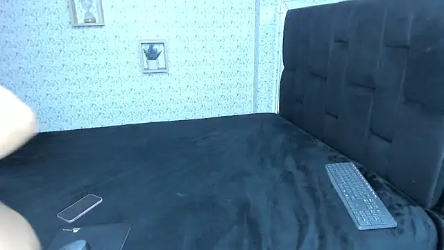 lisa logan online show from 09-26-25, 03:24
