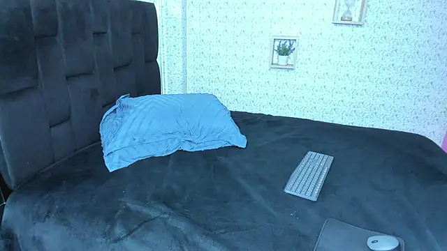 lisa logan online show from 10-26-25, 05:19