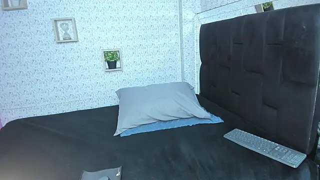 Snapshot of lisa_logan chatting on 02-25-26, 04:34 lisa logan online show from 02-25-26, 04:34