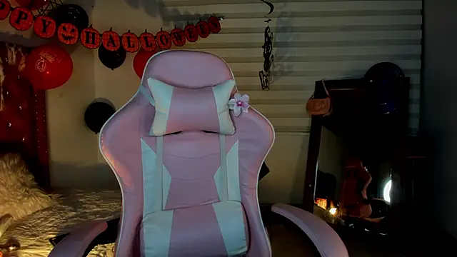 Snapshot of Jade_rey_ chatting on 10-23-25, 01:48 Jade rey online show from 10-23-25, 01:48