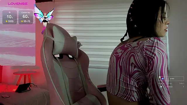 Snapshot of Jade_rey_ chatting on 09-19-25, 08:35 Jade rey online show from 09-19-25, 08:35