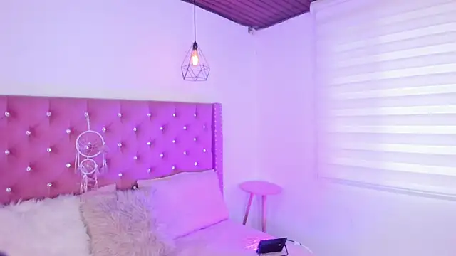 Snapshot of Jade_rey_ chatting on 09-15-25, 08:20 Jade rey online show from 09-15-25, 08:20