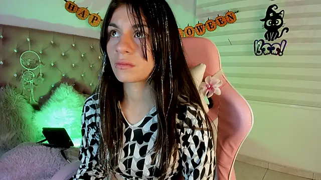 Snapshot of Jade_rey_ chatting on 10-11-25, 04:13 Jade rey online show from 10-11-25, 04:13