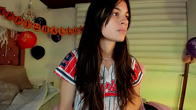 Snapshot of Jade_rey_ chatting on 10-28-25, 03:51 Jade rey online show from 10-28-25, 03:51